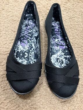 Women's Black Slip-On Ballet Flats with Elastic Crossover Straps